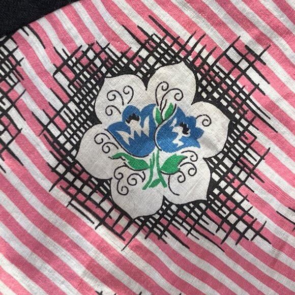 Black and Pink Keyhole Capsleeve Shirt Size Small - Picture 7 of 10